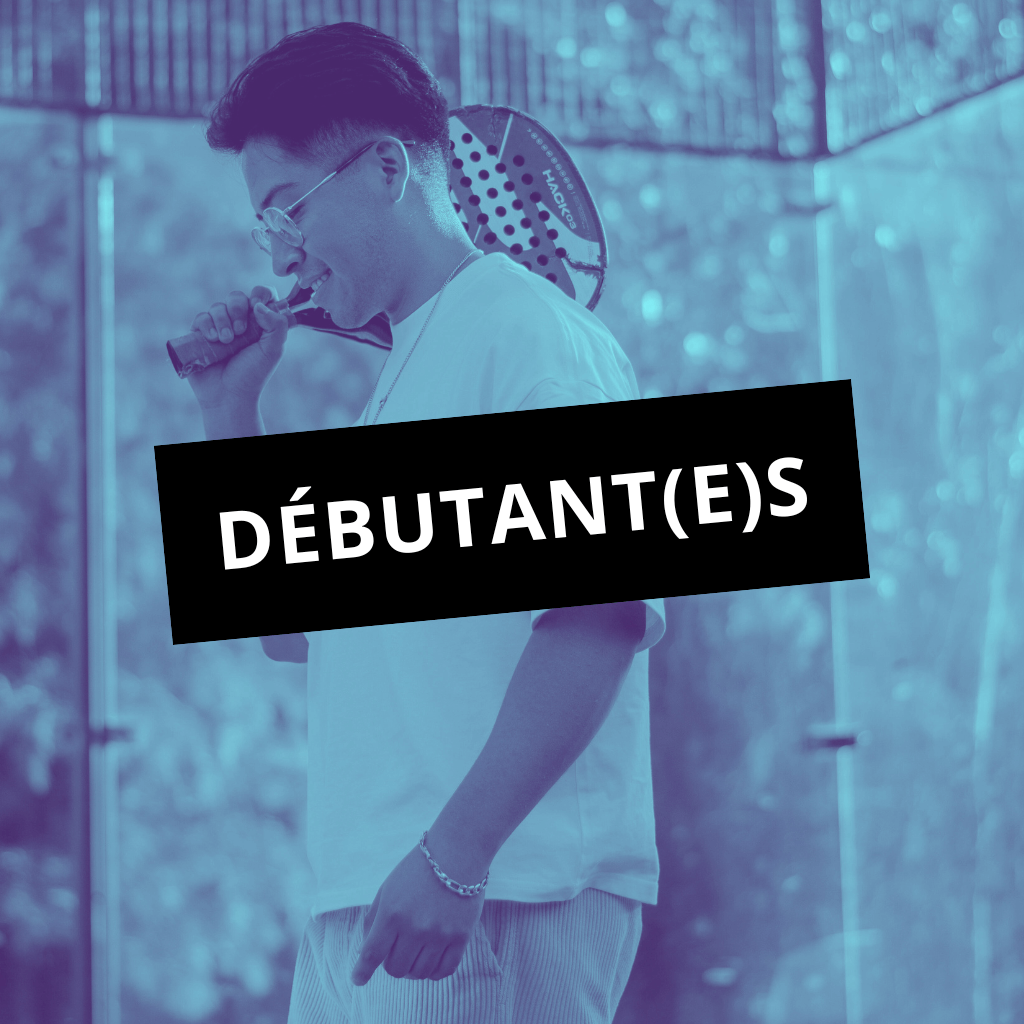 Un joueur débutant le padel dans une ambiance conviviale à Lille